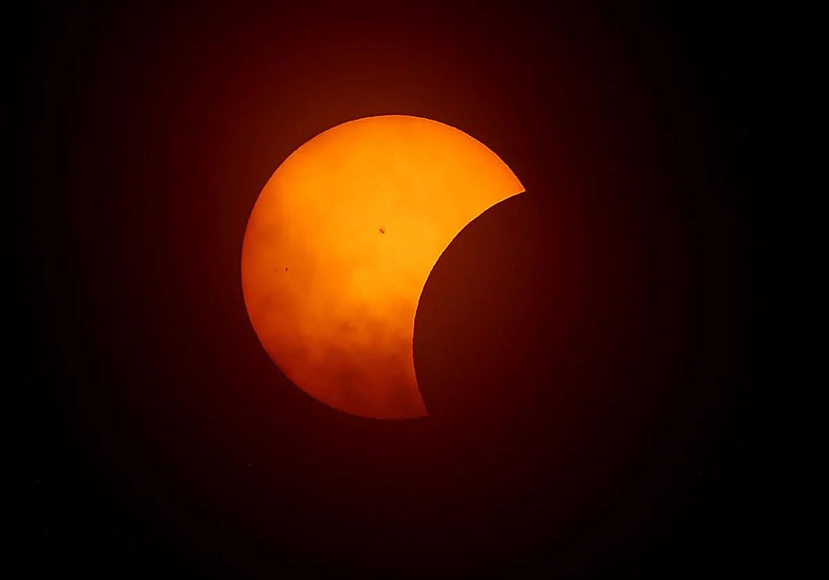 Aemet prevé cielos despejados en Almería para el eclipse, aunque con nubes puntuales en el norte