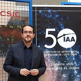 El astr&oacute;nomo Emilio Garc&iacute;a, en una de las acciones divulgativas del Instituto de Astrof&iacute;sica.