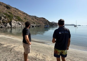 Vecinos de Marina del Este denuncian que los barcos limpiaplayas de Almu&ntilde;&eacute;car &laquo;no retiran&raquo; los residuos del mar