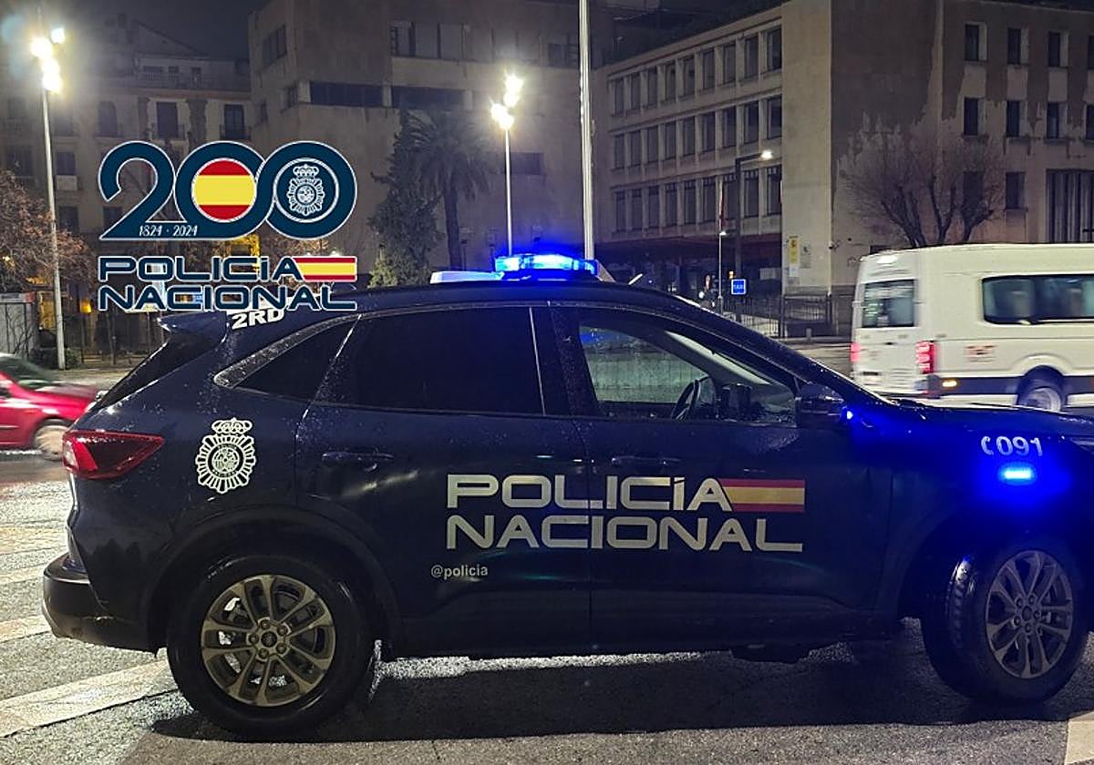 Roba una máquina expendedora de agua de un edificio en obras de Granada