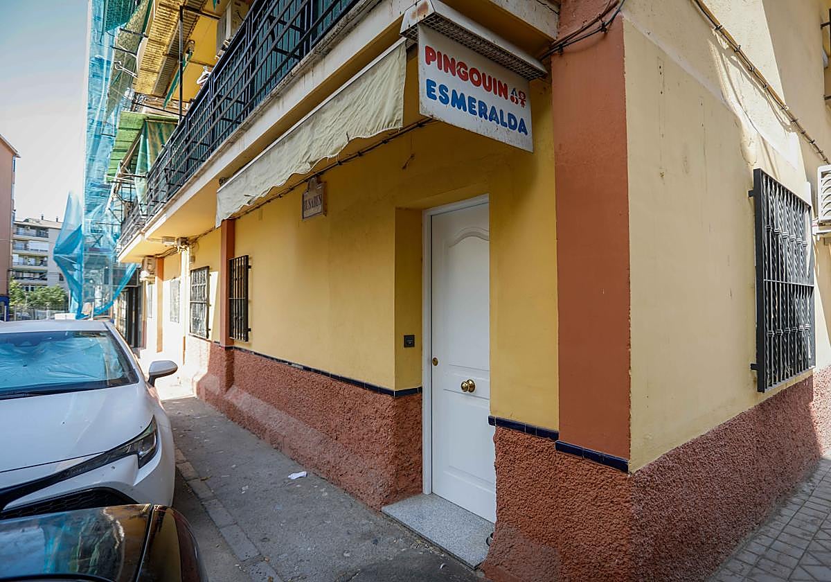 Decenas de locales de barrios de la ciudad se están convirtiendo en viviendas.
