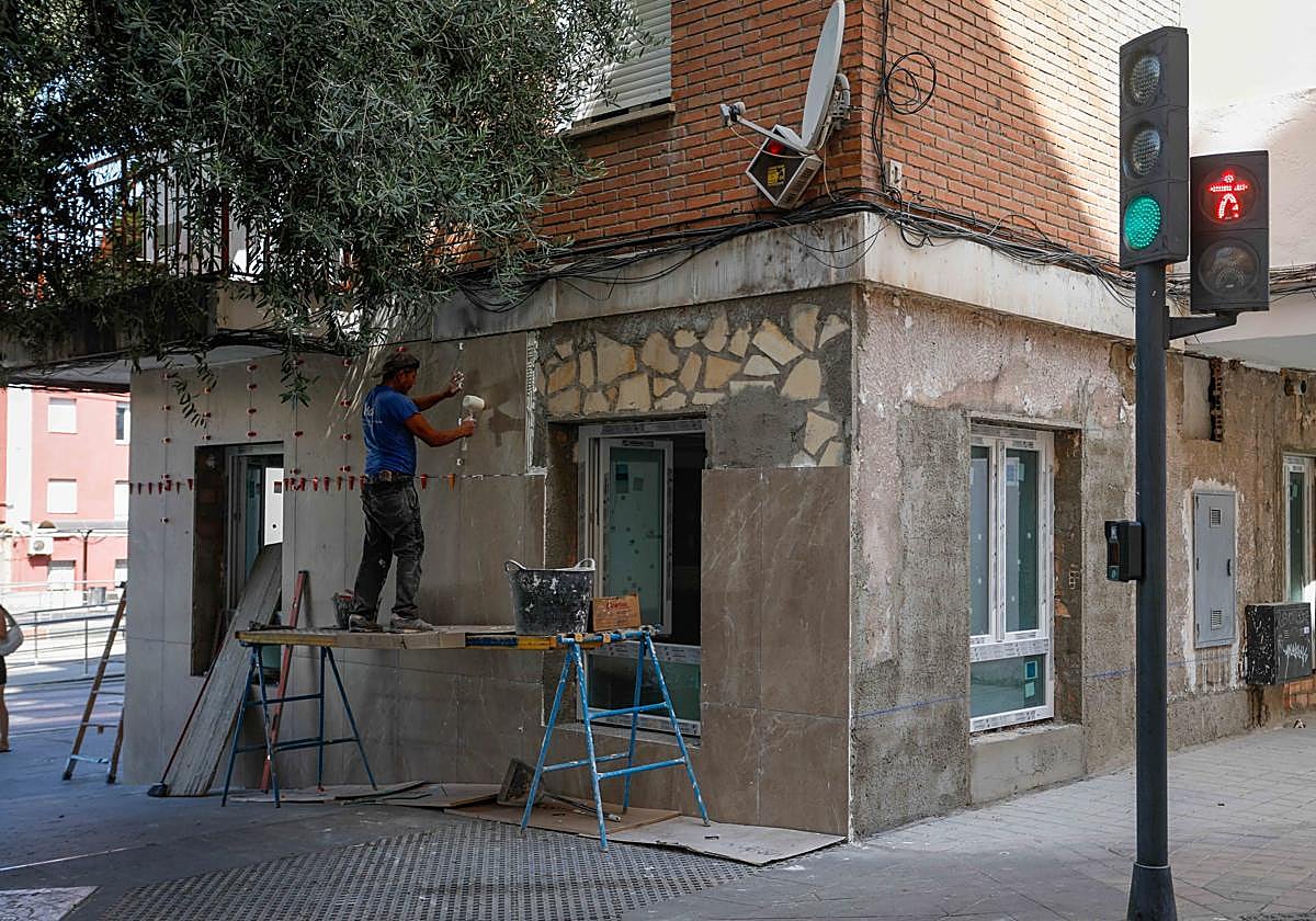 Lo que era el bar Las Pirámides se está transformando en pisos.