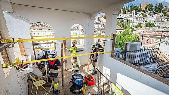 Las imágenes de los trabajos en altura de Bomberos de Granada tras los terremotos