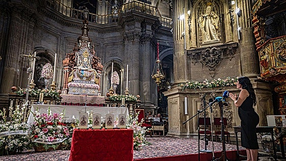 «Granada busca consuelo, esperanza o respuesta en la Virgen de las Angustias»