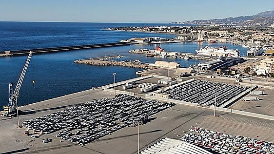 Un emergente grupo de mensajería marroquí desembarca en el puerto de Motril