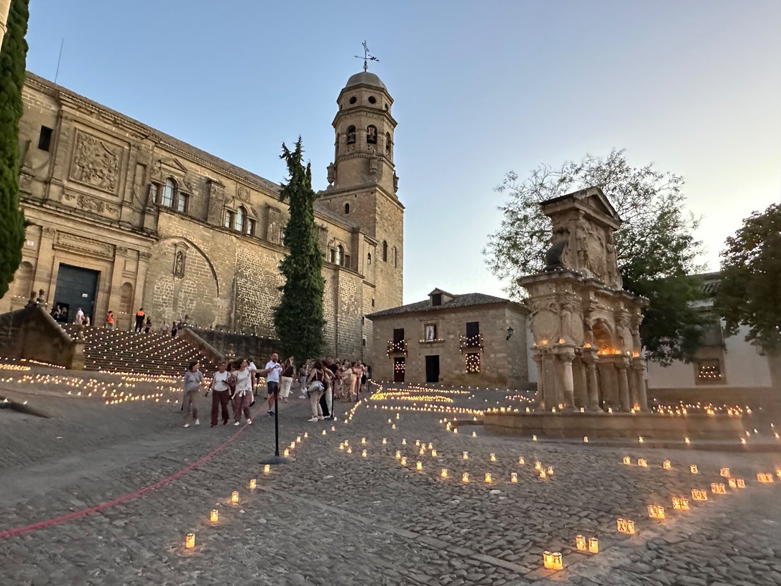La imágenes de Baeza bajo la luz de las velas