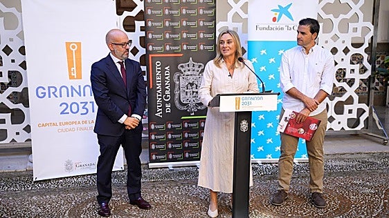 Granada moviliza 28.900 euros para llevar material escolar a cerca de 360 menores de familias vulnerables