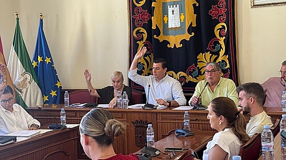 Níjar se declara como municipio turístico 'gay friendly' con el voto en contra de su edil de Vox