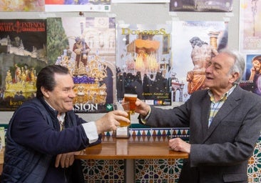 Curro Andrés, durante un brindis en el Bar León en 2023.