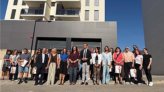 Entregan VPO de alquiler asequible en Almería: «Son 36 puertas que se abren, 36 familias y 36 proyectos de vida»