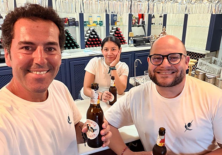 Imagen principal - De tener dos hostales en Granada a montar una taberna en el centro con gildas, el vermú y buenas carnes