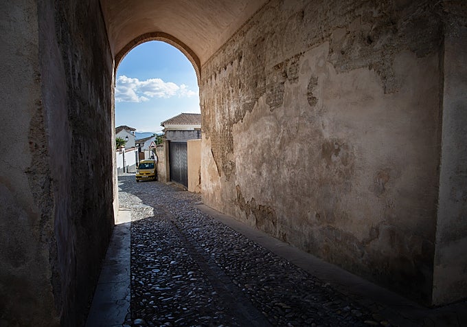 Puerta de Fajalauza, sin pintadas.