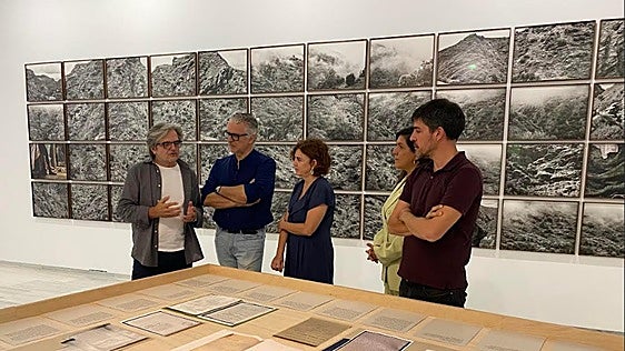 La Madraza inaugura la exposición 'Como un silencio que cae', de Xabier Ribas, en el Palacio de La Madraza