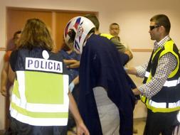 El presunto violador en serie detenido en Las Palmas de Gran Canaria ha sido conducido al juzgado para prestar declaración. /Efe