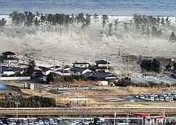 El tsunami sacude las casas de la ciudad japonesa de Natori / Foto: Ap | Vídeo: Atlas