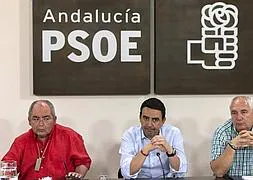 Los secretarios regionales de CC OO y de UGT de Andalucía y el vicesecretario general del PSOE-A. / Efe