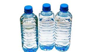 Imagen de archivo de agua embotellada.