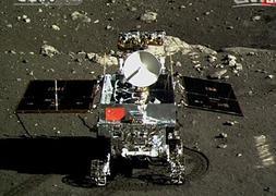 El robot Yutu, en la superficie lunar.