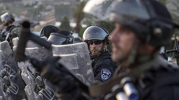 Policías israelíes, durante una protesta de palestinos. 