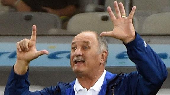 Scolari marca un siete, los goles recibidos por su equipo. 