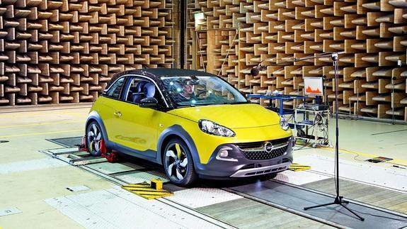 Opel Adam Rocks, silencio se rueda