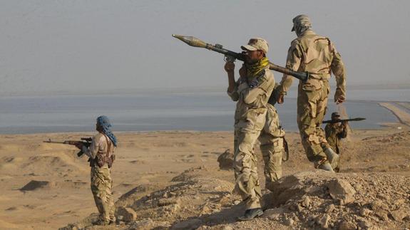 Voluntarios chiítas patrullan la región desértica de Kerbala y Nayaf. 