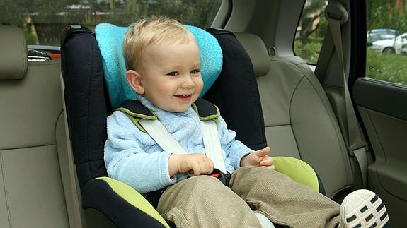 Consejos para evitar que los niños se mareen en el coche