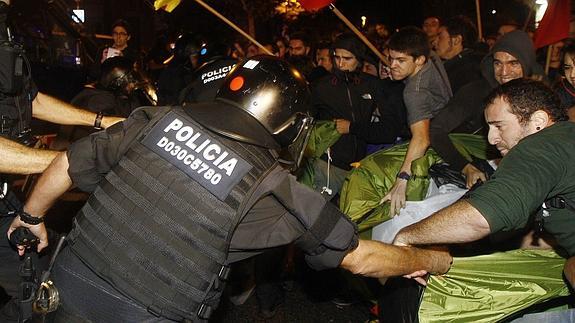La Policía desmontó ayer un campamento protesta en Barcelona. 
