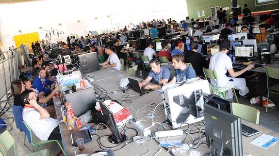 Cientos de personas conectadas a internet.