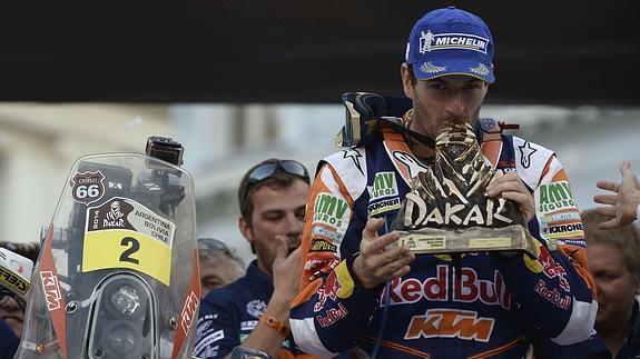 Marc Coma, tras ganar la pasada edición del Dakar. 