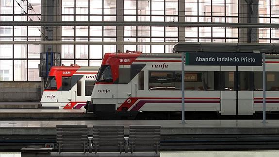 Trenes de cercanias en la estacion de Abando Indalecio Prieto, Bilbao. 