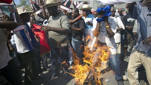 Ritual de vudú en unas de las manifestaciones de Puerto Príncipe. 