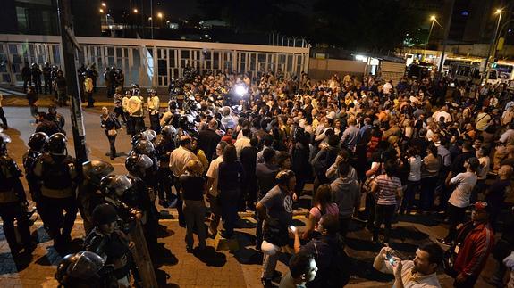Opositores venezolanos protestan por la detención de Ledezma. 