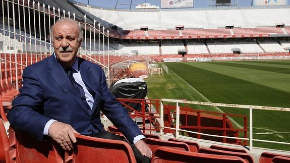 Vicente del Bosque, en el Sánchez Pizjuán donde se jugará el duelo ante Ucrania. 