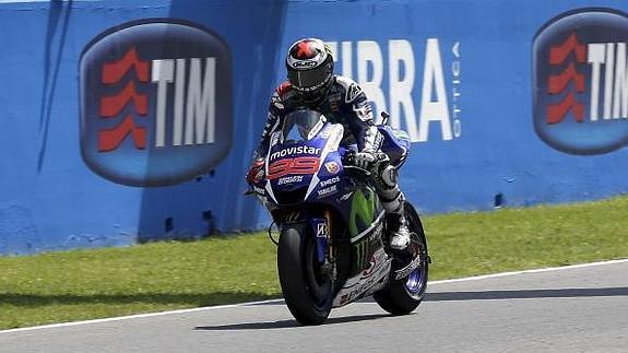 Jorge Lorenzo rueda en Italia. 