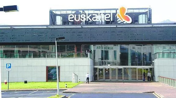 Vista exterior de la sede de Euskaltel, en Derio. 