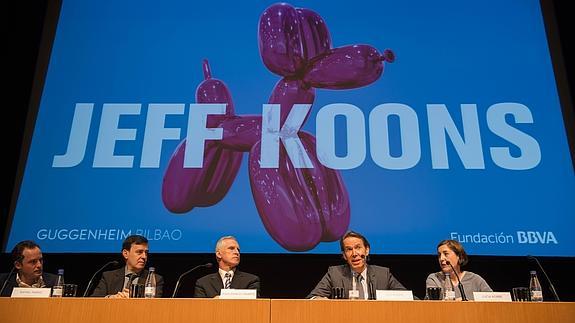 Scott Rothkopf, comisario; Rafael Pardo, director de la Fundación BBVA; Juan Ignacio Vidarte, director general del Museo Guggenheim Bilbao; Jeff Koons, artista, y Lucía Agirre, comisaria.