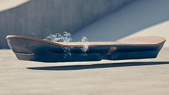 Está fabricada con materiales naturales como el bambú.