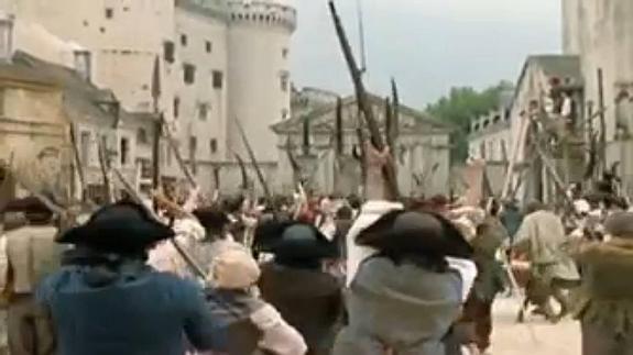 Imagen de una película que representa 'la toma de la bastilla'.