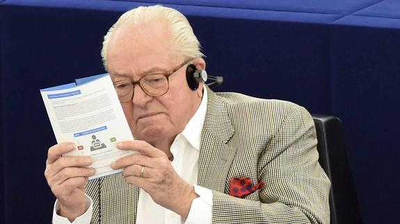 El eurodiputado ultraconservador francés, Jean-Marie Le Pen, en una sesión plenaria del Parlamento Europeo.