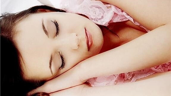 Los expertos recomiendan distintas posturas para dormir.