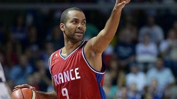 Tony Parker, con Francia en uno de los partidos previos al Eurobasket. 