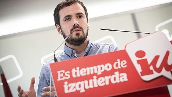 Alberto Garzón, durante la rueda de prensa que ha ofrecido esta mañana en la sede de Olimpo.