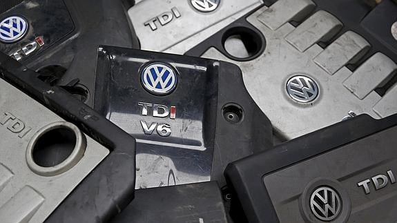 Tapas que cubren los motores diesel de Volkswagen.