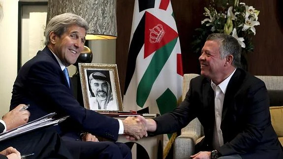 John Kerry y el rey Abdalá II de Jordania. 