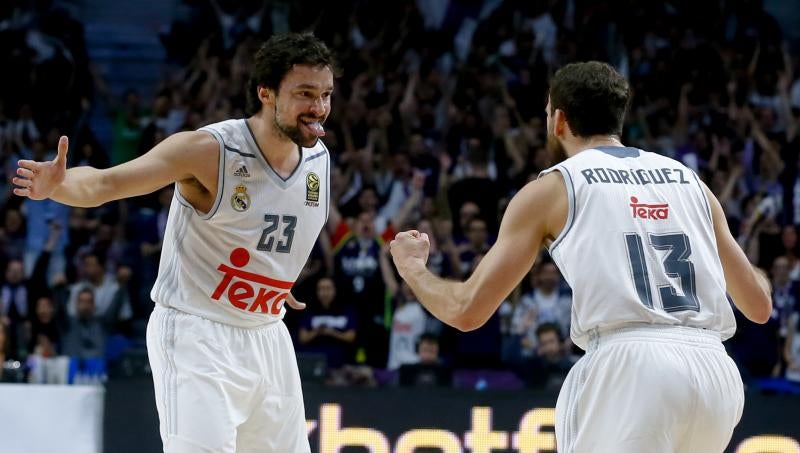 Llull y Sergio Rodríguez celebran el triunfo. 