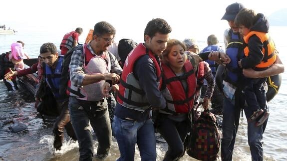 Un grupo de refugiados llega a la isla de Lesbos el pasado mes de agosto. 
