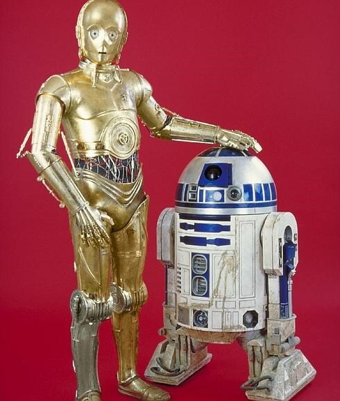 Los robots C3PO y R2D2.
