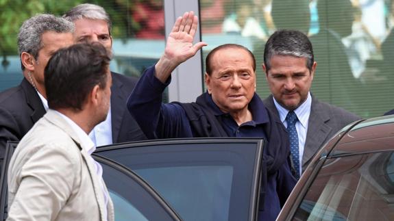 Silvio Berlusconi, tras dejar el hospital. 