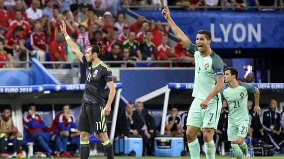 Bale y Cristiano, durante el partido.